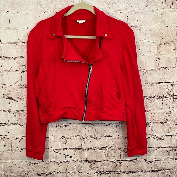 LuLaRoe Bright Red Cropped Moto Zip Jacket
Asymmetrical Zipper Pockets Size L - Picture 3 of 4